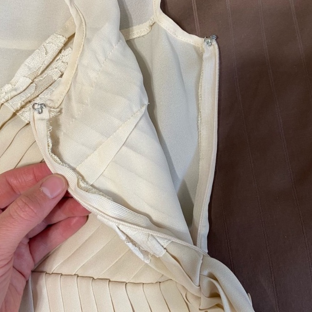 Pins and Needles Sleeveless Pleated Lace Peplum Top - Picture 7 of 8